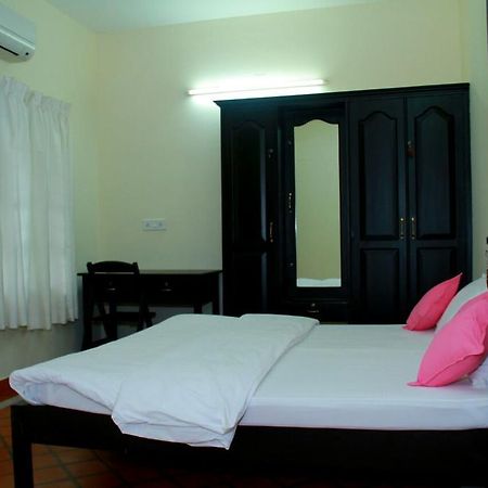 Malakkarethu House Daire Aranmula Dış mekan fotoğraf