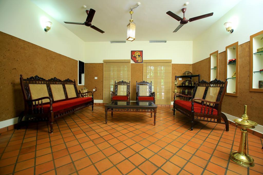 Malakkarethu House Daire Aranmula Dış mekan fotoğraf