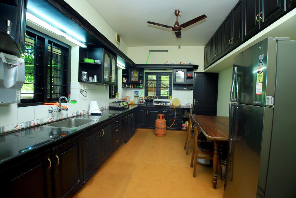 Malakkarethu House Daire Aranmula Dış mekan fotoğraf